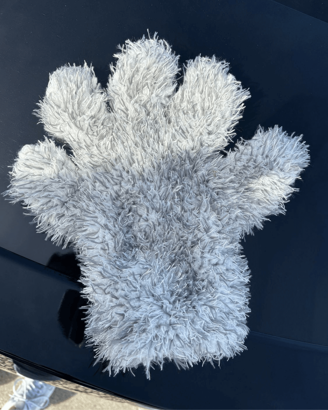 Erixen Mikrofaser Fingerwaschhandschuh für präzise Fahrzeugpflege mit innovativer Handschuhform.